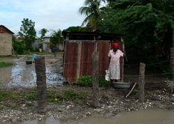 Der auch bereits 2010 über die Ufer getretene Fluss Artibonite begünstigt den erneuten Anstieg der Cholerafälle. Helfen Sie uns, handeln zu können. Foto: humedica/Ruth Bücker
