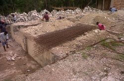 Der Wiederaufbau in den humedica-Projekten schreitet sichtlich voran. Foto: humedica