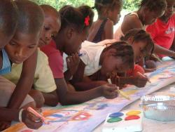Die Kinder haben viel durchgemacht. Viele Kinder in Haiti wissen kaum noch was es bedeutet Kind zu sein. Foto: stART international e.V.