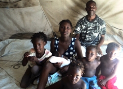 Wie Frednel und seiner Familie ergeht es Tausenden in Haiti: immer wieder stehen sie vor neuen Herausforderungen. Foto: humedica/Susanne Merkel