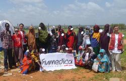 Das Team der Pack- und Verteilhelfer in Melkadida. Foto: humedica