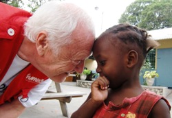 Prof. Dr. Bernd Domres liegt das Wohl der Kinder besonders am Herzen. Foto: humedica/Dieter Schmidt