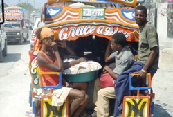 Mit einem Tap-Tap, dem haitianischen Taxi, kehrte Marilin eigenmächtig ins Espoir zurück. Foto: