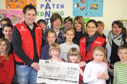 Schüler der Volksschule Dietmannsried, Steffen Richter, Franziska Baur. Foto:Allgäuer Zeitung/Hermann Ernst