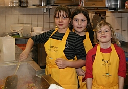 Beeindruckende Leistungen beim Hockey und in der Küche: Die Nachwuchssportler des RRK Rüsselsheim. Foto: privat/Bianca Heinz