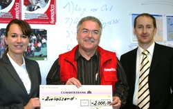 Die Spende kommt an: Elisabeth Renner, Wolfgang Groß und Georg Wiltschka. Foto: humedica/Ruth Bücker