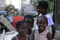 ERDBEBEN IN HAITI: Beeindruckender Anblick - 23 rote Westen im Einsatz