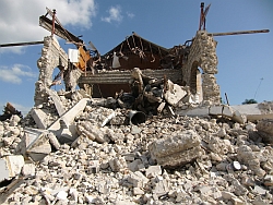 Die Zerstörungen in Leogane sind gewaltig. Foto: humedica/Judith Kühl