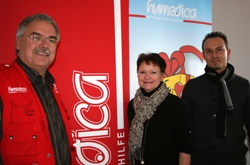 Einen großen Dank an alle Spender, die uns in diesem Jahr wie Brigitte und Alexander Eller der Paramedic-Ambulanz unterstützt haben. Foto: humedica/Ruth Bücker