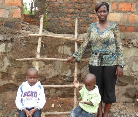 Agnes Onsongos Kraft für sich und ihre beiden Söhne erwächst aus ihrer Liebe und Hingabe. Foto: humedica/privat