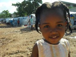 Noch immer leben über eine Million Menschen in Haiti in Zeltlagern oder provisorischen Unterkünften. Foto: humedica/Ruth Bücker