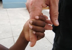 Gemeinsam Hand in Hand arbeiten. Foto: humedica