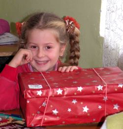 "Geschenk mit Herz": Helfen auch Sie mit, bedürftigen Kindern Freude zu spenden! Foto: humedica