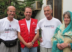 Gemeinsam mit den nicht abgebildeten Koordinatoren ein tolles Team im Einsatz für Menschen in Not: Dr. Helmuth Meyer, Dr. Ludger Blecher, Herbert Seitz und Sabine B. (v. l.). Foto: humedica/Judith Kühl