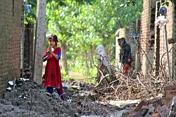 Gefangen im Chaos: Vor allem die Kinder in Pakistan brauchen dringend Hilfe. Foto: humedica/Judith Kühl