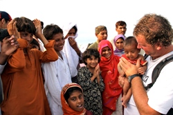 Koordinator Simon Gelzenleuchter, der gemeinsam mit den Koordinatoren Toni Großhauser und Judith Kühl dem medizinischen Team den richtigen Arbeitsrahmen verschafft. Foto: humedica/Judith Kühl