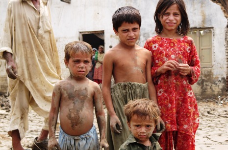 Gemeinsam önnen wir den Flutopfern in Pakistan helfen. VIELEN DANK für Ihre Unterstützung. Foto: humedica/Ferdinand Hofer