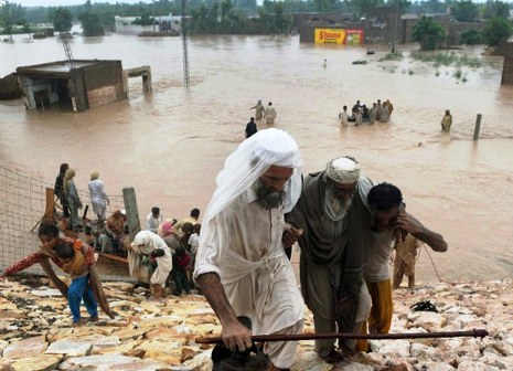Einander helfen - dazu möchten wir auch Sie aufrufen, liebe Freunde und Förderer von humedica. Foto: ARO Pakistan