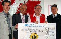 Ioei Hahn, Dr. Hermann Starnecker und Ulrich Lübing (von links nach rechts) bei ihrem Besuch in der humedica-Zentrale. Foto: privat