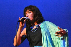 Die Musikerin sorgt auch außerhalb Haitis für ausverkaufte Konzerte: das Foto zeigt sie in Miami. Foto: TiCorn