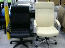 164 Bürostühle in verschiedenen Farben und Formen spendete TOPSTAR an humedica. Foto: humedica