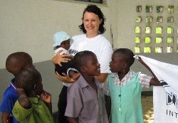 Koordinatorin Anna Eschweiler war über drei Monate in Simbabwe für humedica tätig. Foto: humedica