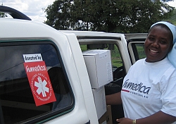 Hilfe auf dem Weg zu bedürftigen Menschen in Manikaland. Foto: humedica