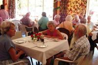 Weihnachtsfeier und Neujahrsessen: humedica-Team feiert mit Senioren in Simbabwe