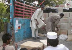 Hilfe für tausende Menschen: Hilfsgüterverteilungen für Familien, die in der Flut alles verloren haben. Foto: Volker Baumann