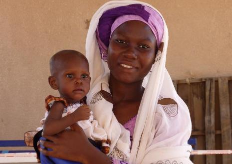 Über die medizinische Hilfe hinaus erhalten die Patienten in der humedica-Klinik mehr: Herzlichkeit und stets ein offenes Ohr. Foto: humedica/Anna Zwick