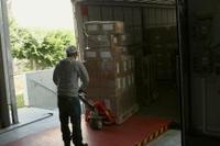 Container mit dringend benötigten Nahrungsmitteln auf dem Weg in den Niger