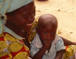 Freudig und hoffnungsvoll wurden die humedica-Helfer empfangen. Foto: humedica/Simone Winneg