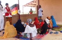 Gespannt lauschen die Zuhörerinnen den Ausführungen der Ernährungswissenschaftlerin Karin Wilke. Foto: humedica