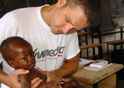 Bereits im Jahr 2005 halfen humedica-Ärzte bei einer schweren Hungersnot. Foto: humedica