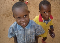 In Krisenzeiten bedürfen insbesondere Kinder unserer Hilfe. Stehen Sie dabei bitte an unserer Seite. Foto: humedica