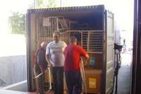 Zwei Containern mit dringend benötigten Hilfsgütern auf dem Weg nach Port-au-Prince