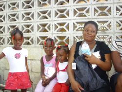 Viele Familien in Haiti sind dringend auf die Unterstützung des humedica-Familienpatenschaftenprogramms angewiesen. Foto: humedica
