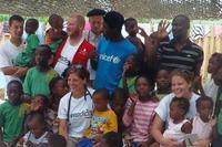 Die Kinder drücken den deutschen Fußballern die Daumen