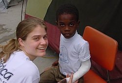 Auch dem sechsjährigen Rudolph geht es nach den gezielten Behandlungen längst wieder besser. Foto: humedica