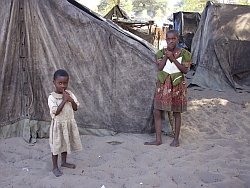 Rund eine halbe Million Menschen sind von der Katastrophe direkt betroffen. Viele müssen nun in provisorischen Camps leben. Foto: humedica/JSI_GBR