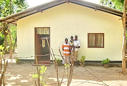 Das Hausprojekt für die ethnische Minderheit der Kaffir in Puttalam wird auch 2009 fortgesetzt. Foto: humedica