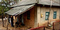 Die Armut in dieser Kleinstadt ist überall greifbar. Foto: humedica/Joachim Panhans