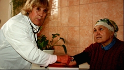 Kostenlose medizinische Behandlungen sind insbesondere für Alte und Kinder enorm wichtig. Foto: humedica/Joachim Panhans