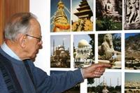 Großzügige Spende von Studiendirektor in Rente: Den Baustein für eine sozial gerechtere Zukunft legen