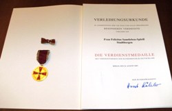 Die Verdienstmedaille des Verdienstordens der Bundesrepublik Deutschland zeichnet für besondere Verdienste aus. Foto: humedica