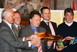 Kick-Off Veranstaltung im Rathaus - Anpfiff für "Kaufbeurer helfen Afrika"