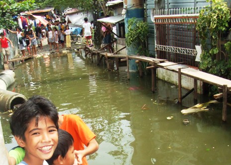 Viele Kinder haben ihr Lachen zum Glück nicht verloren. Foro: humedica/ Christian Scholber.