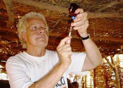 Dr. Irmgard Harms bei einem früheren Einsatz für humedica im Niger. Foto: humedica