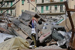 Zwar sind die Aufräumarbeiten im Gange, dennoch sind die Zerstörungen immens. Foto: humedica/Markus Köhler
