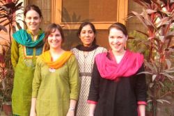 Nach mehreren Auswahltests durften die vier Studentinnen nach Indien reisen. Foto: humedica Belgien